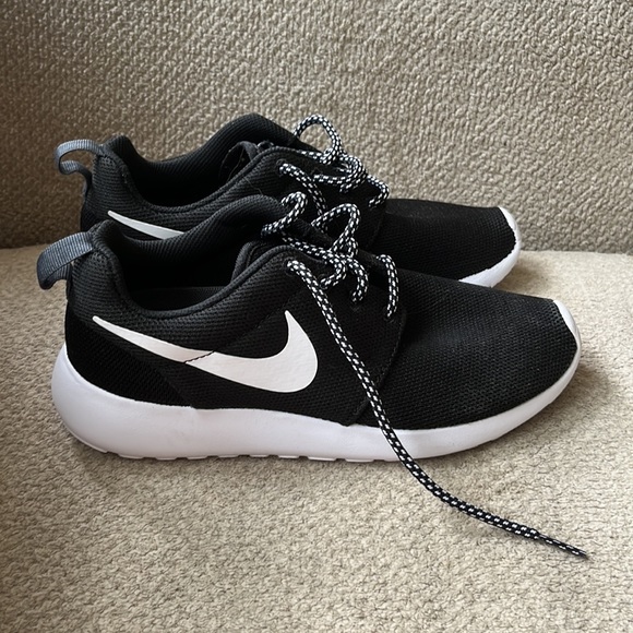 Nike Shoes - 🆕Nike Sneakers